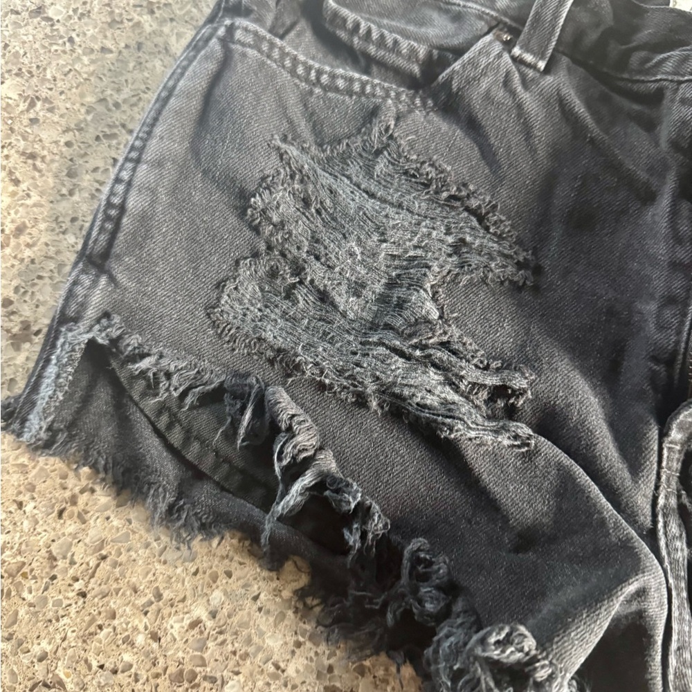 Abercrombie & Fitch l Black Denim l Distressed Shorts - Size 4/27W - Picture 5 of 8